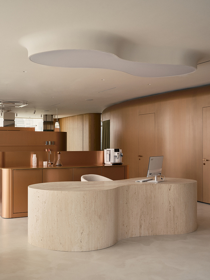 ЖИДКИЕ МЕТАЛЛЫ В САЛОНЕ КРАСОТЫ БИЗУ ПО ПРОЕКТУ LUDI ARCHITECTS, ЕКБ