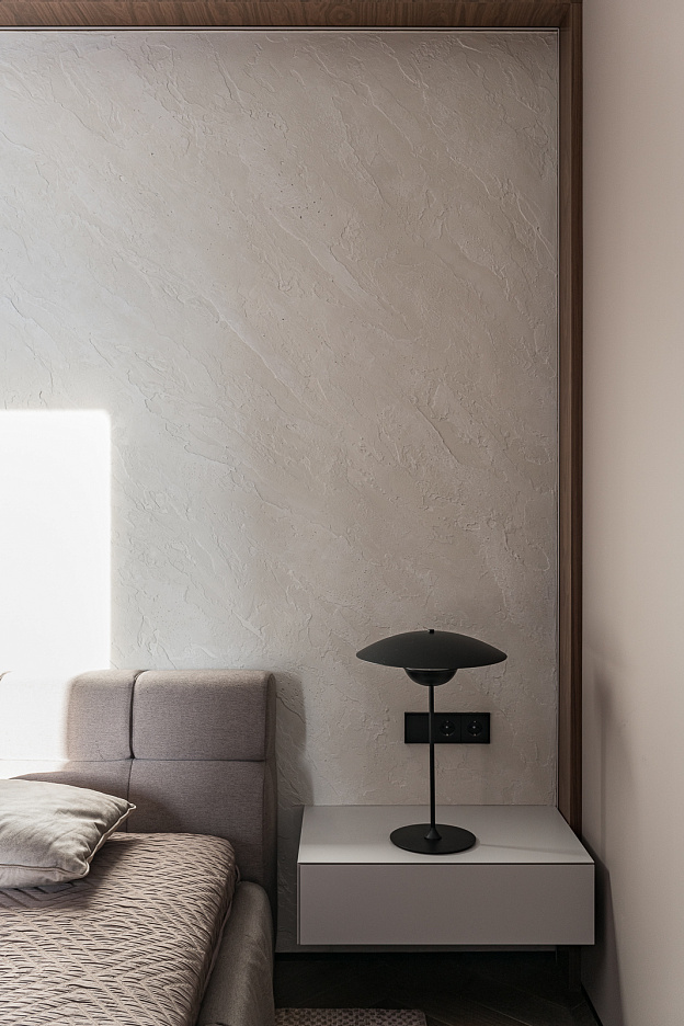 ДЕКОРАТИВНЫЕ ПОКРЫТИЯ СКАЛА, ШЕЛК, КРАСКИ СЕРИИ H&H В ПРОЕКТЕ СТУДИИ D&D, ЕКБ