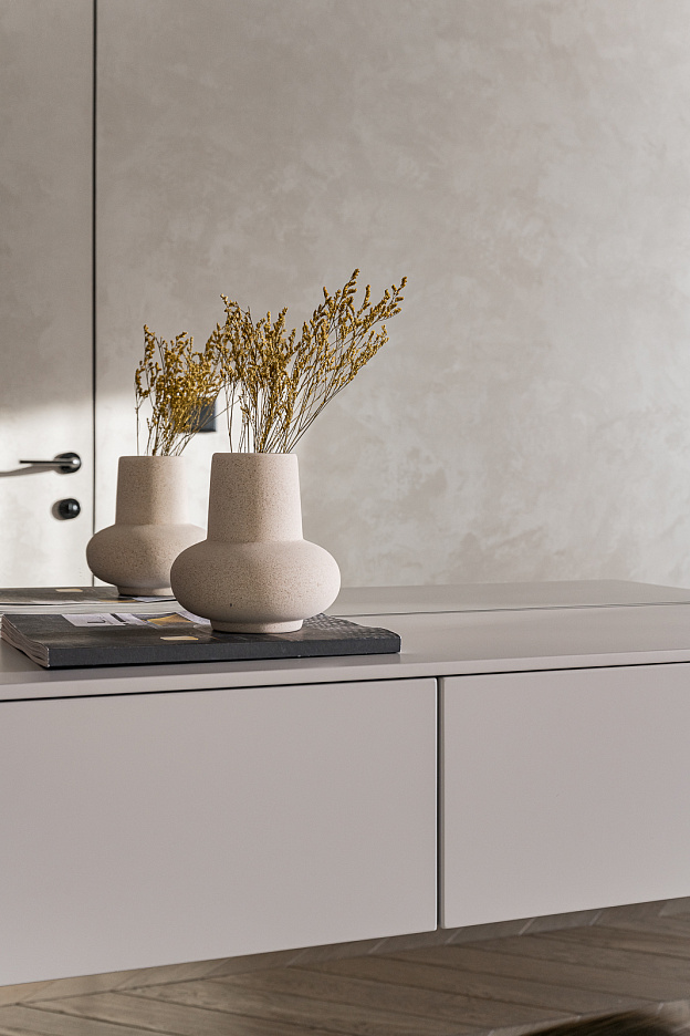 ДЕКОРАТИВНЫЕ ПОКРЫТИЯ СКАЛА, ШЕЛК, КРАСКИ СЕРИИ H&H В ПРОЕКТЕ СТУДИИ D&D, ЕКБ