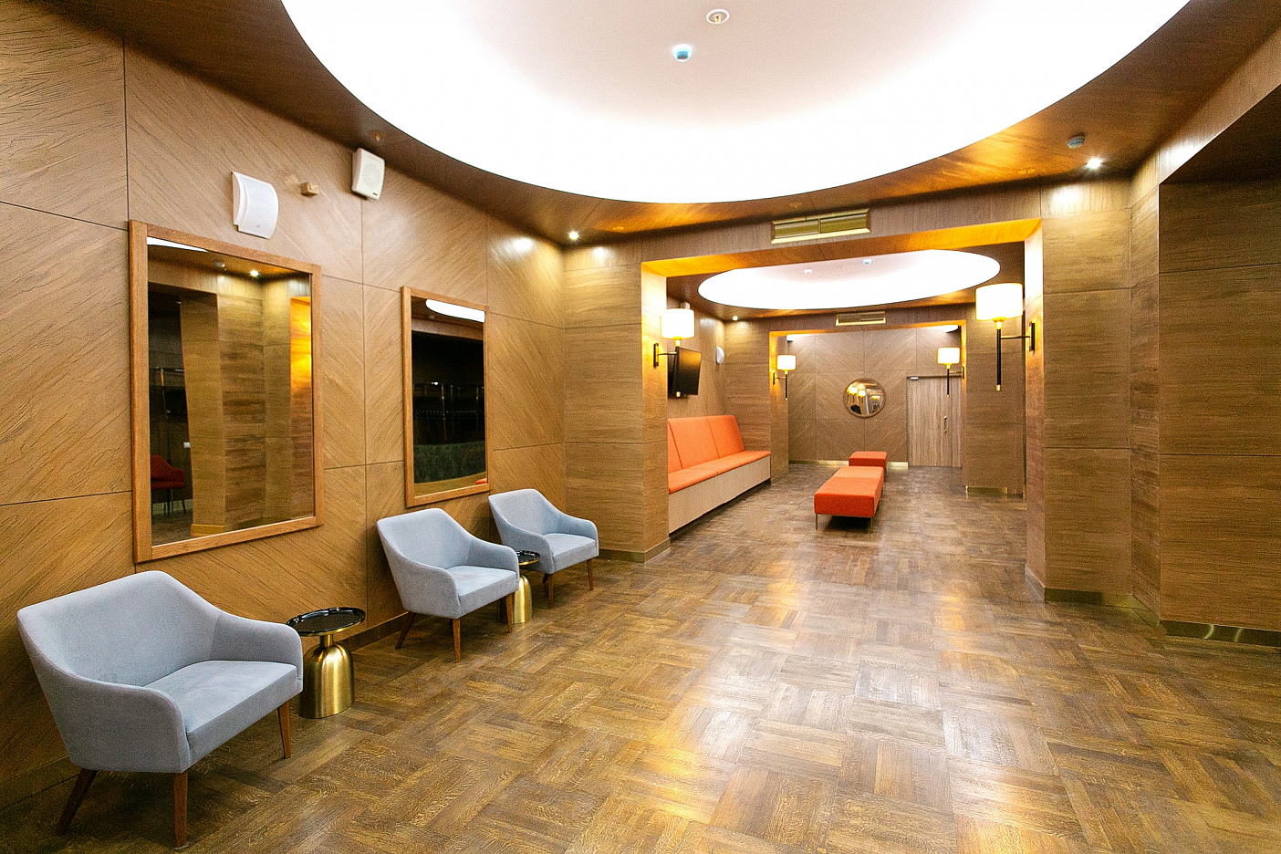 ДЕКОРАТИВНЫЕ ПОКРЫТИЯ ПОД ДЕРЕВО В ТЕАТРЕ ВИЗАВИ В СОСТАВЕ ЖК ДЕФАНС ОТ ГК ЛИДЕР ГРУПП, СПБ