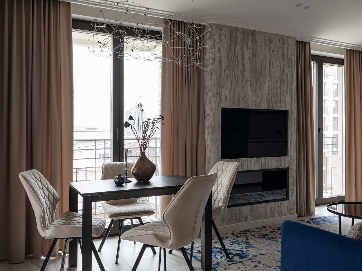 ДЕКОРАТИВНОЕ ПОКРЫТИЕ НА КАМИНЕ, КРАСКА SATIN SM СЕРИИ H&H В ПРОЕКТЕ  ТАМАРЫ ВЕДЕНЬКОВОЙ, ЕКБ