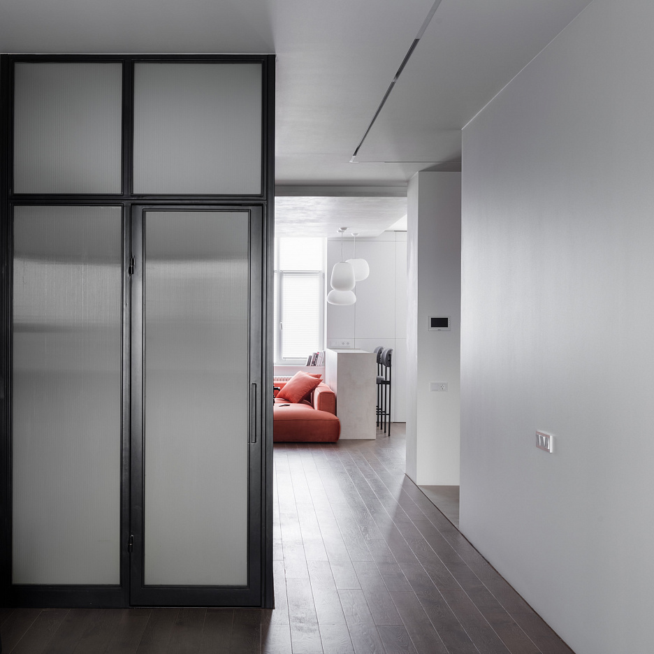 ДЕКОРАТИВНЫЕ ПОКРЫТИЯ, КРАСКА SATIN SM В ПРОЕКТЕ СТУДИИ ОДНОГРУППНИКИ, ЕКБ